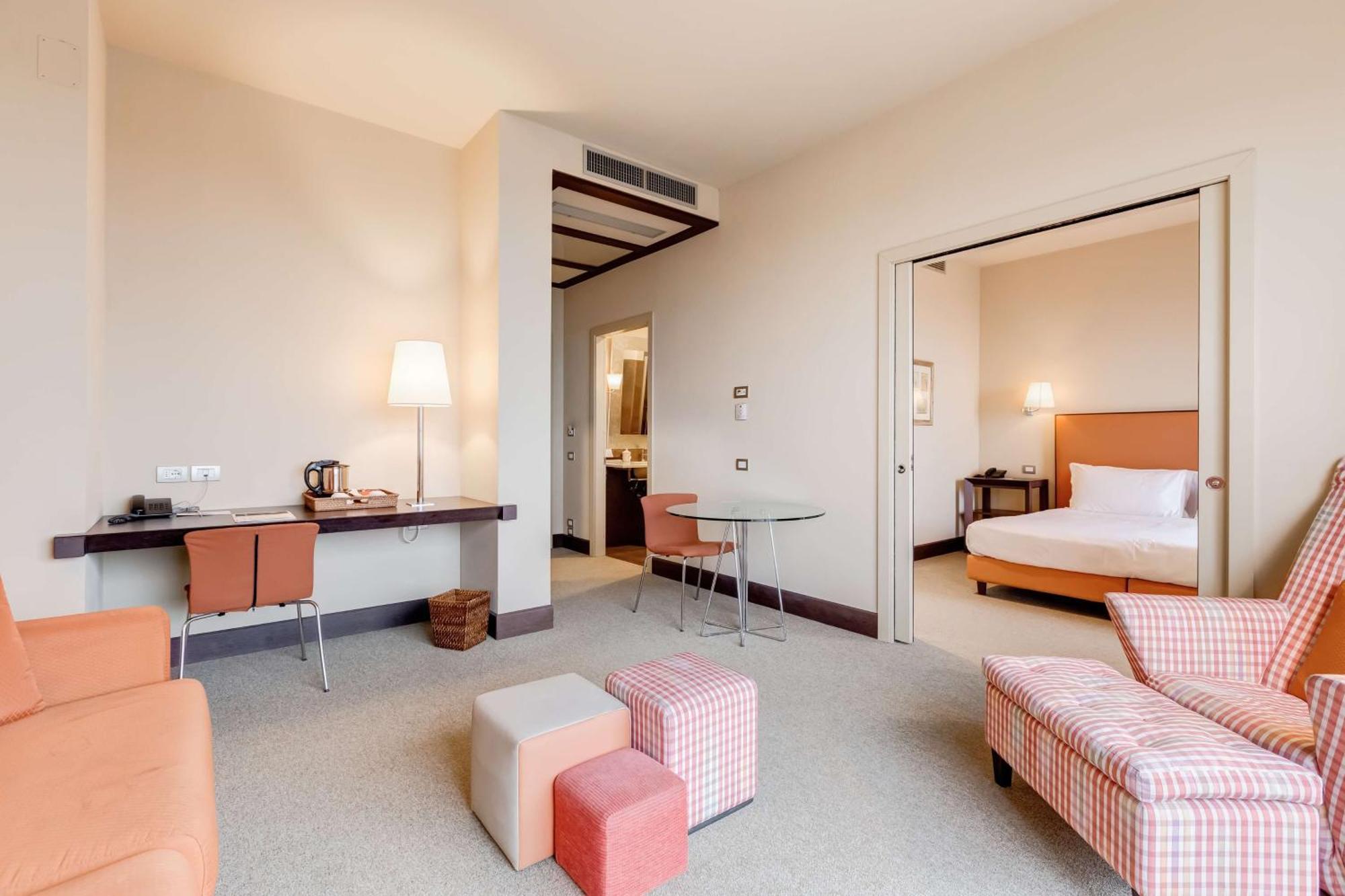 Junior Suite with One King Bed and Sofa Bed,1197457192:JPEG